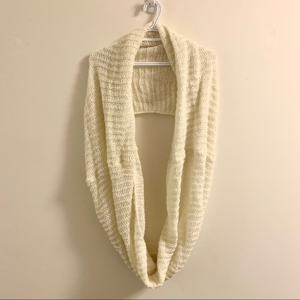 Large chunky infinity knitted scarf